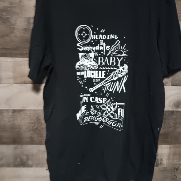 The Unbranded Brand Other - Black Short Sleeve Tee with Graphic Design